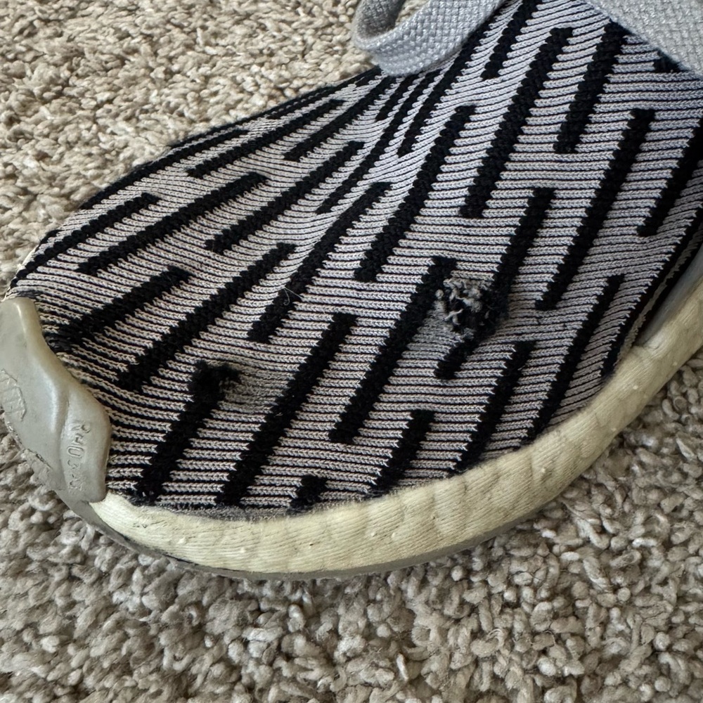 Adidas NMD R1 - Picture 8 of 9